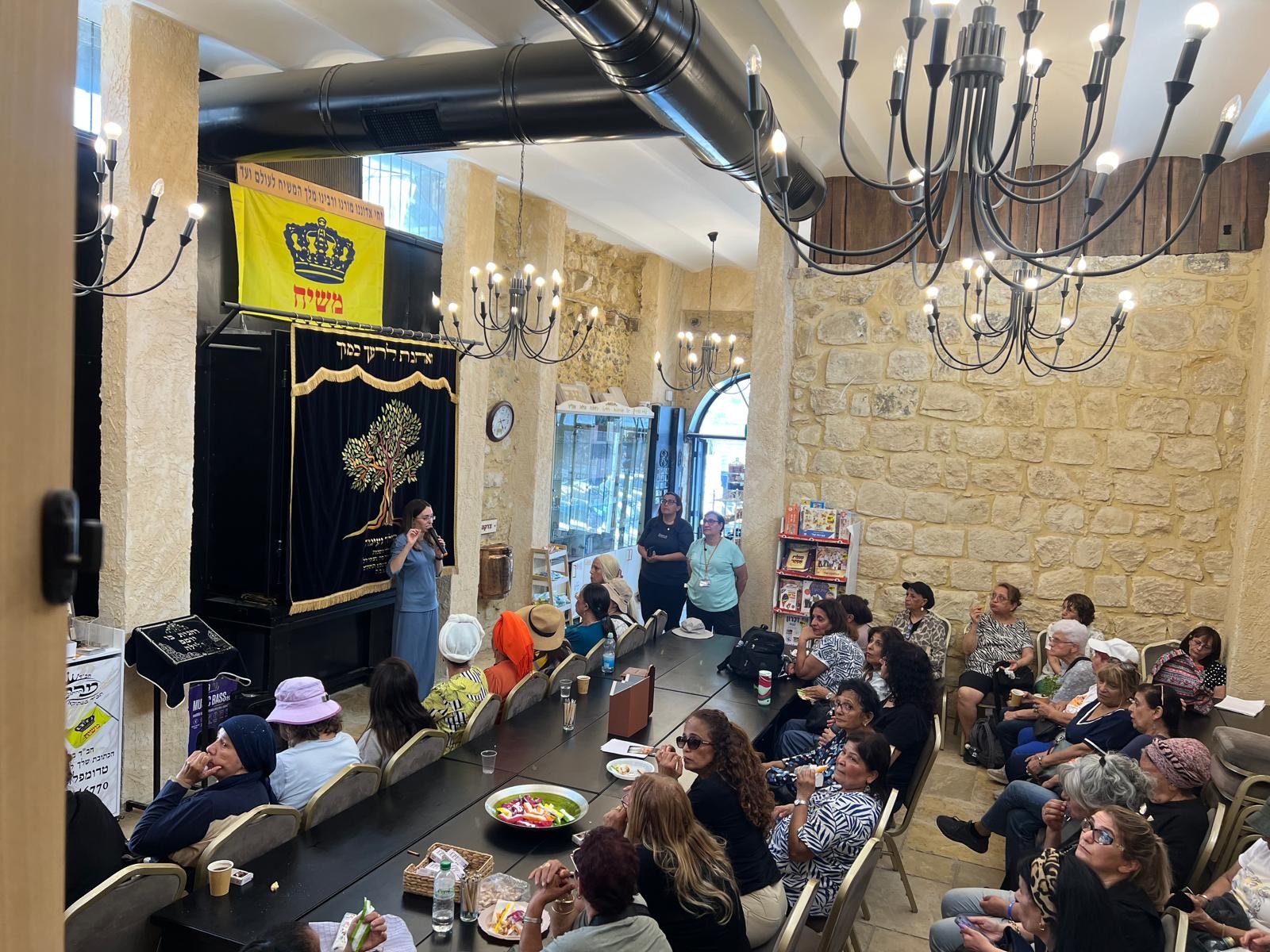 מראה מפעילות בית חב״ד העיר העתיקה 16